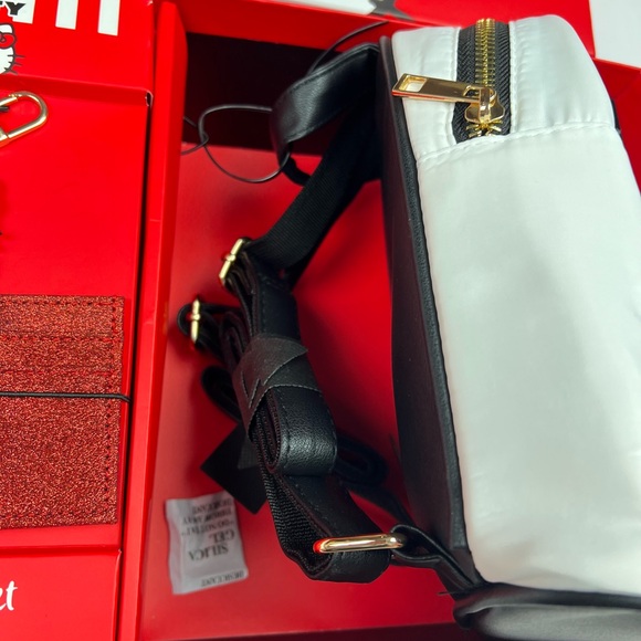 Hello Kitty 3 Piece Gift Set Mini Backpack ID Card And Keychain - Picture 5 of 7